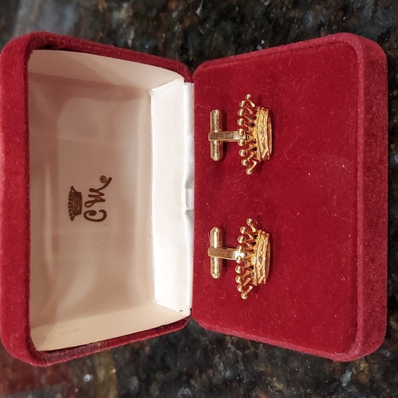 Countess Mara Other - Vintage Countess Mara Italian Goldtone Cuff Links in Original Red Logo Gift Box